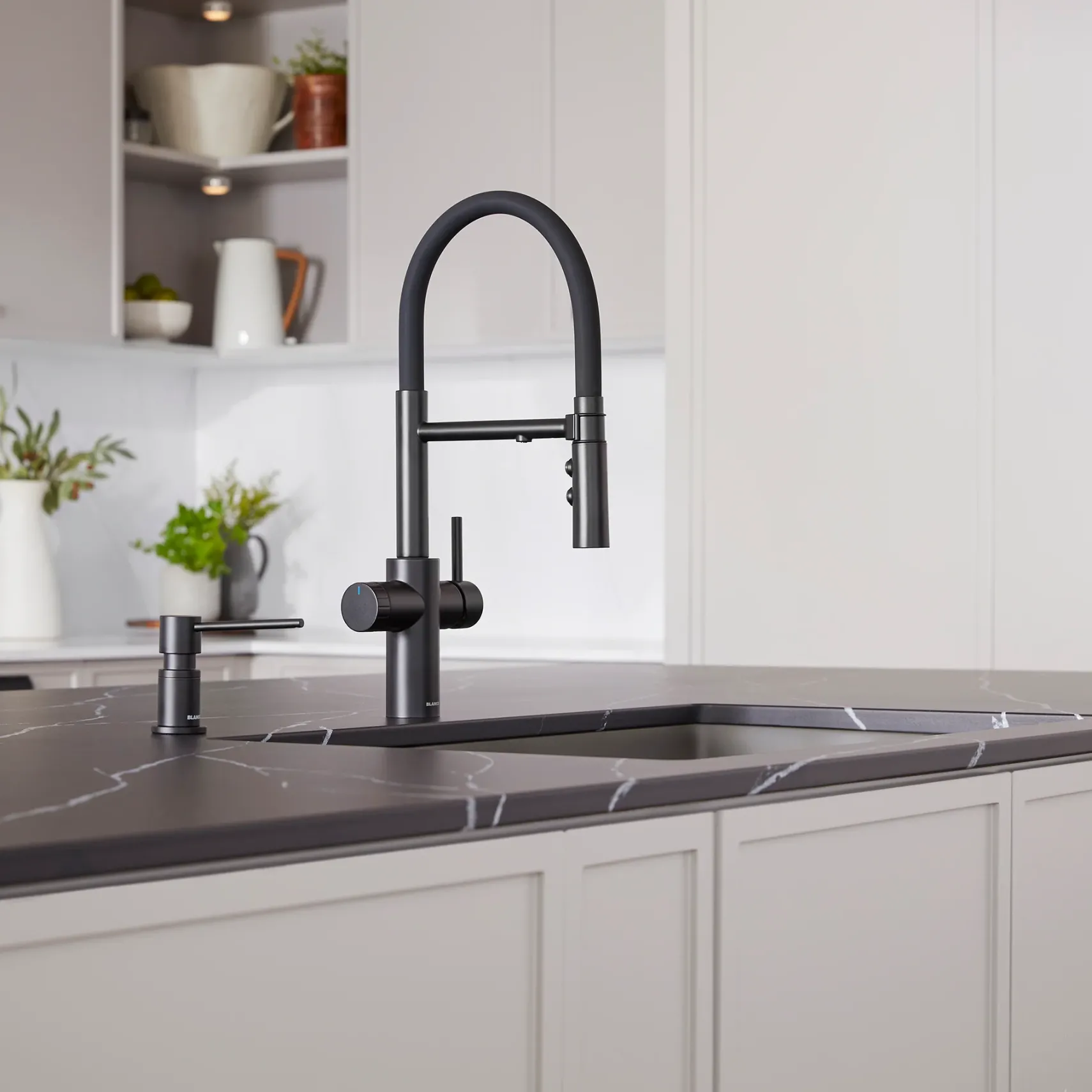 Blanco Catris Flexo Filter-Ready Semi-Pro Pull-Down Dual-Spray Kitchen Faucet, Matte Black, 1.5 GPM, Brass, 442992