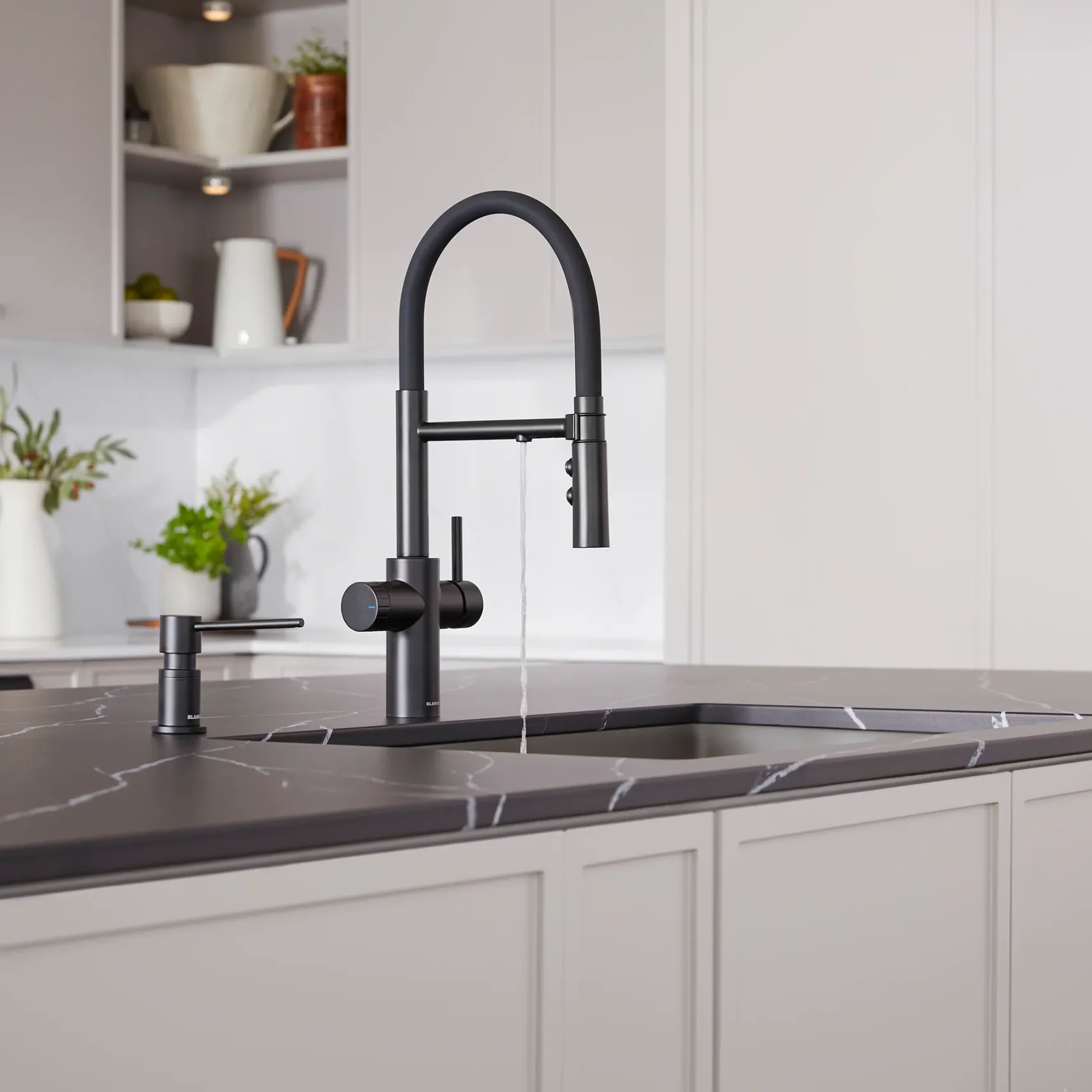 Blanco Catris Flexo Filter-Ready Semi-Pro Pull-Down Dual-Spray Kitchen Faucet, Matte Black, 1.5 GPM, Brass, 442992
