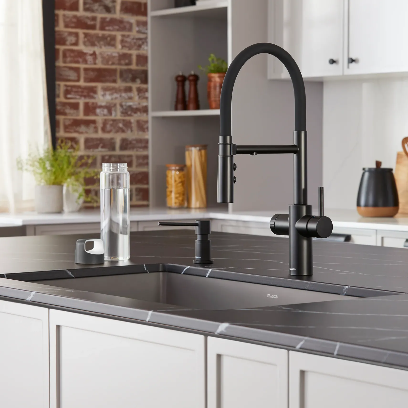 Blanco Catris Flexo Filter-Ready Semi-Pro Pull-Down Dual-Spray Kitchen Faucet, Matte Black, 1.5 GPM, Brass, 442992