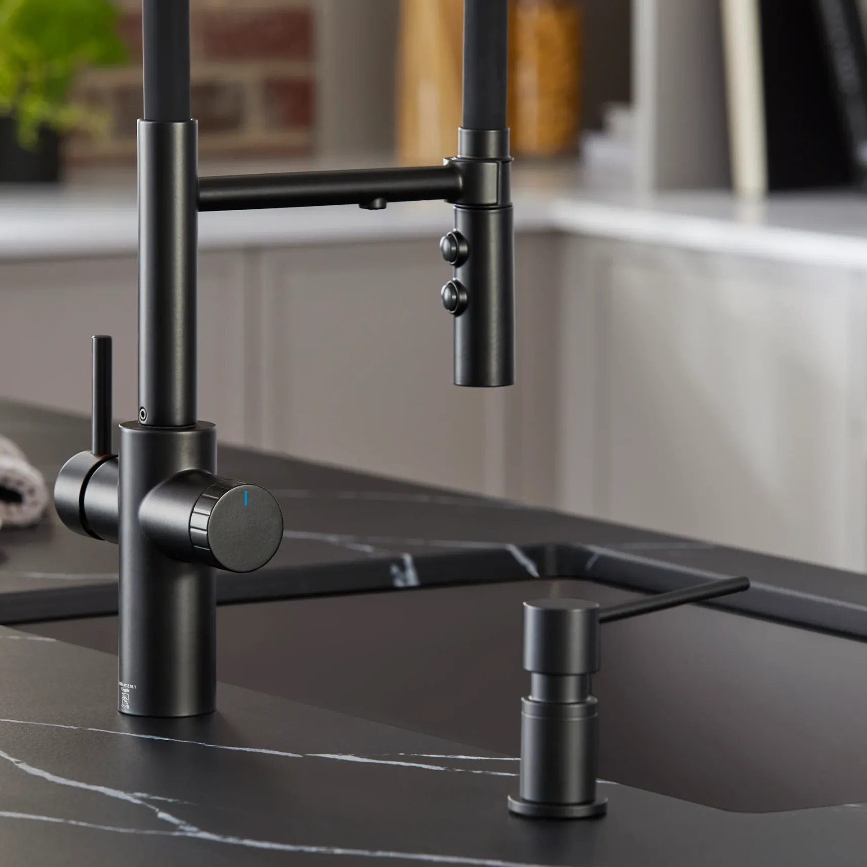 Blanco Catris Flexo Filter-Ready Semi-Pro Pull-Down Dual-Spray Kitchen Faucet, Matte Black, 1.5 GPM, Brass, 442992