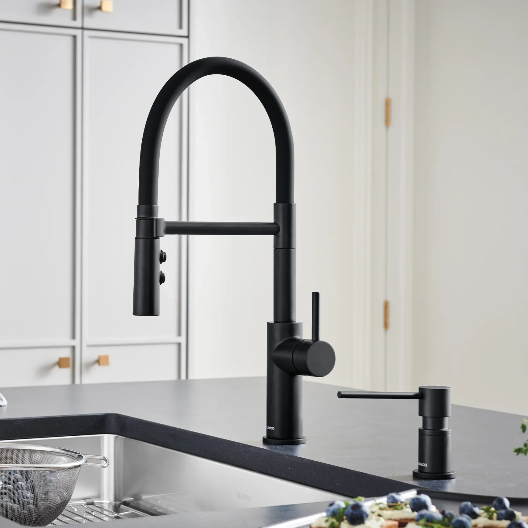 Blanco Catris Flexo Semi-Pro Pull-Down Dual-Spray Kitchen Faucet, Matte Black, 1.5 GPM, Brass, 443026