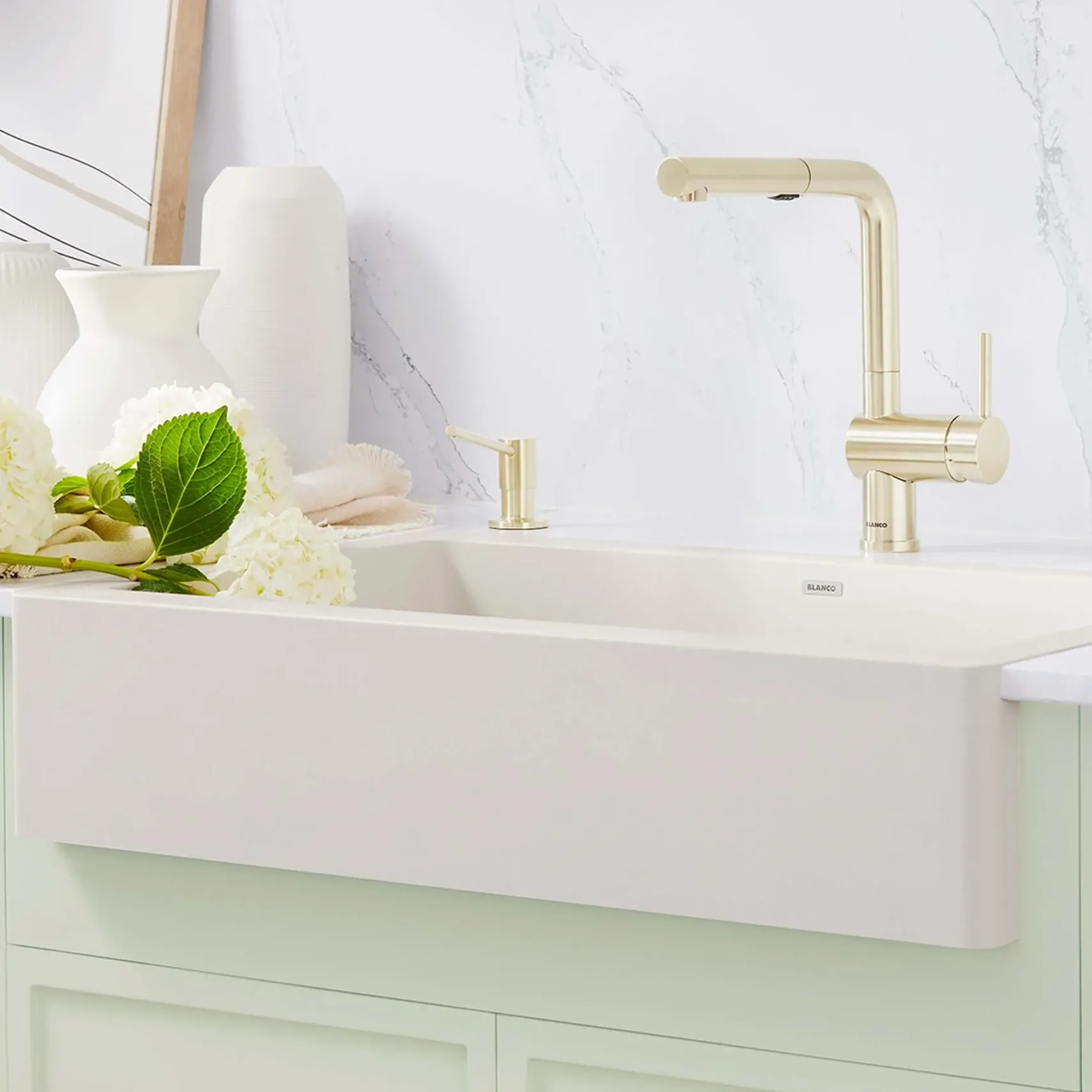 Blanco Linus Low Arc Pull-Out Dual-Spray Kitchen Faucet, Satin Gold, 1.5 GPM, Brass, 526686