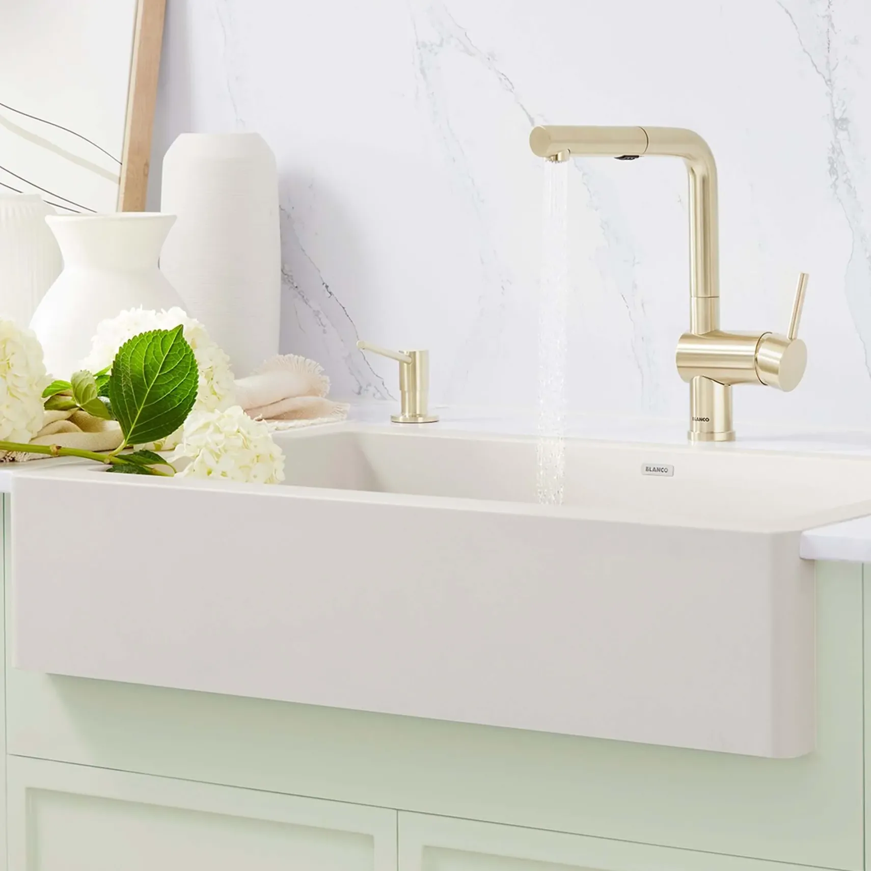 Blanco Linus Low Arc Pull-Out Dual-Spray Kitchen Faucet, Satin Gold, 1.5 GPM, Brass, 526686