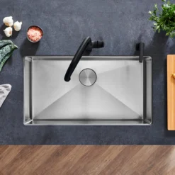 Blanco Quatrus 32" Undermount Stainless Steel Kitchen Sink, Satin Polish, 18 Gauge, No Faucet Hole, 443148