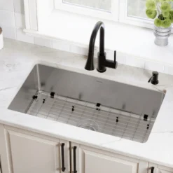 Karran Lansen 32" Undermount Stainless Steel Kitchen Sink, 18 Gauge, UMSB3211-PK1