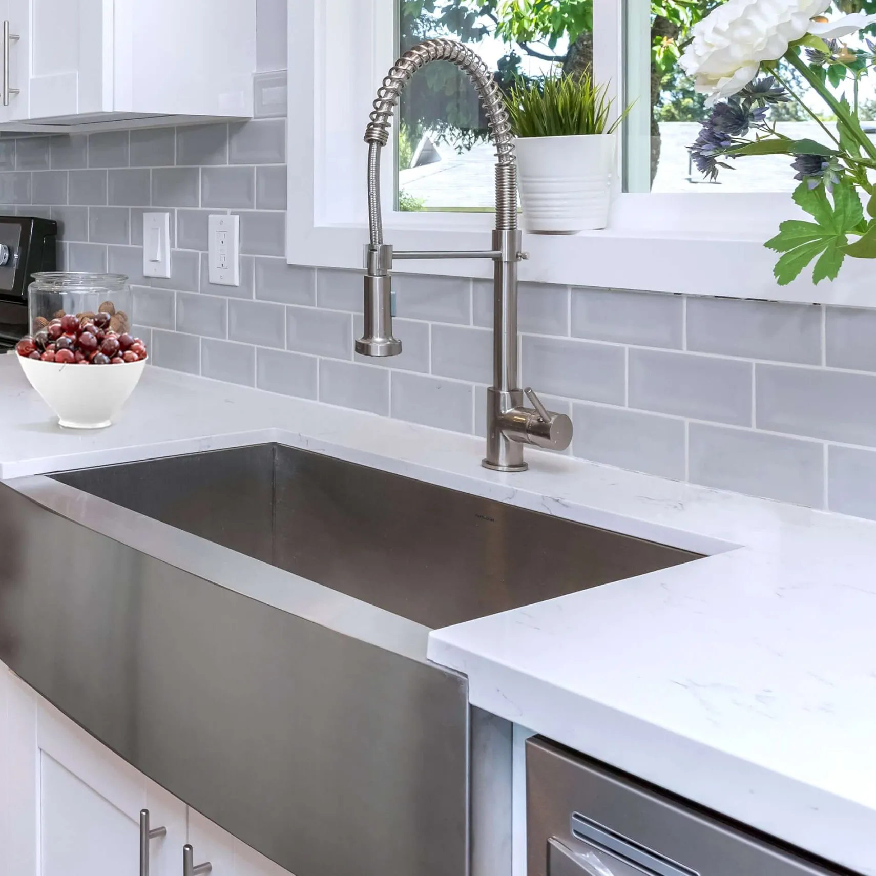 Nantucket Sinks Pro Series 33" Stainless Steel Farmhouse Sink, 16 Gauge, APRON332010-16