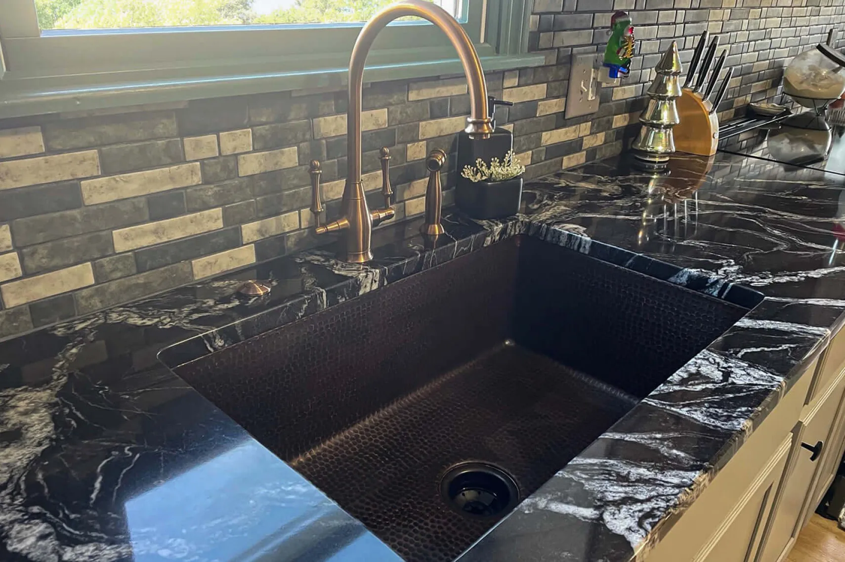 Premier Copper Products 33" Copper Kitchen Sink, Oil Rubbed Bronze, KSDB33199
