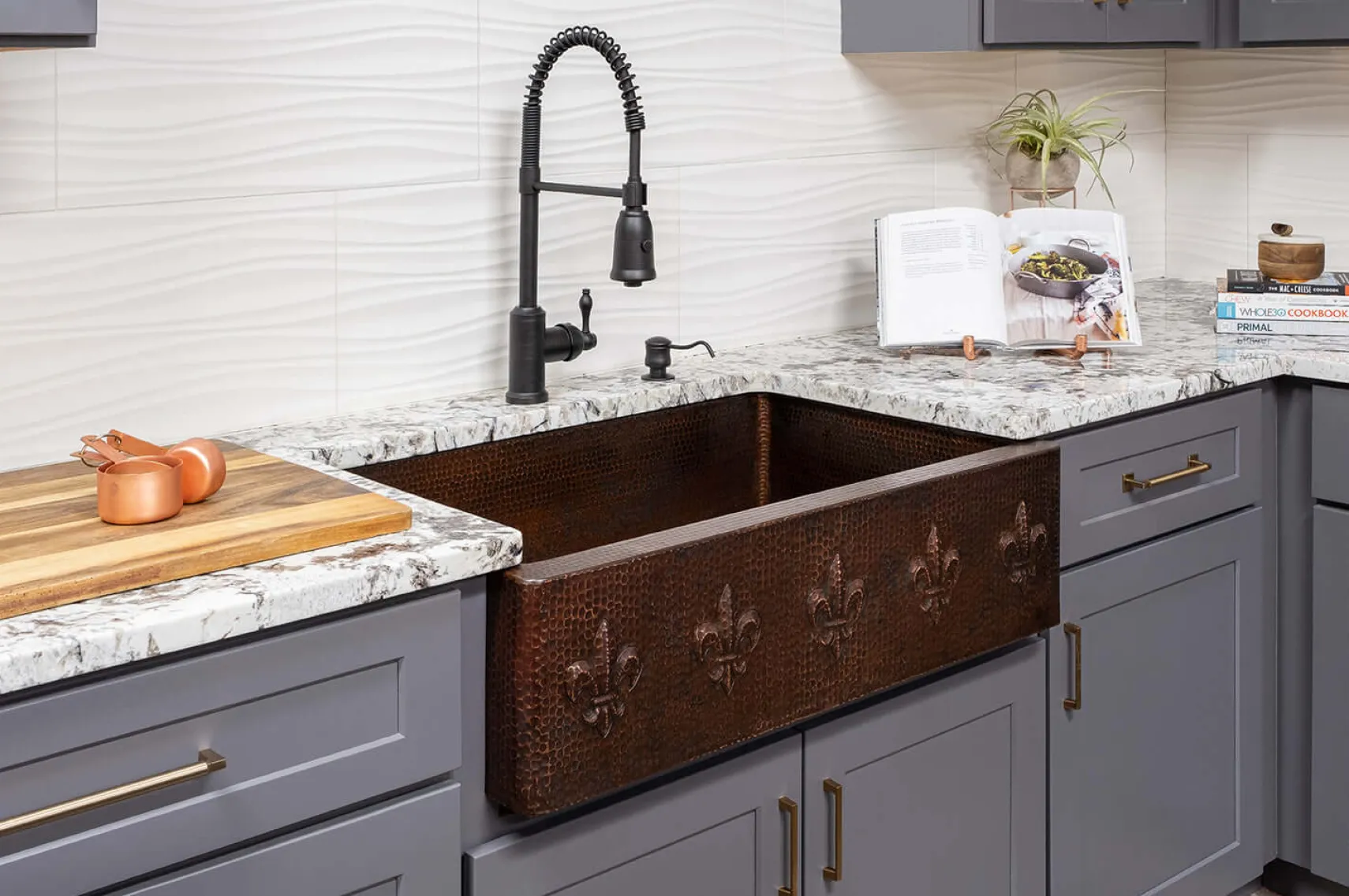 Premier Copper Products 33" Copper Farmhouse Sink, Oil Rubbed Bronze, KASDB33229F
