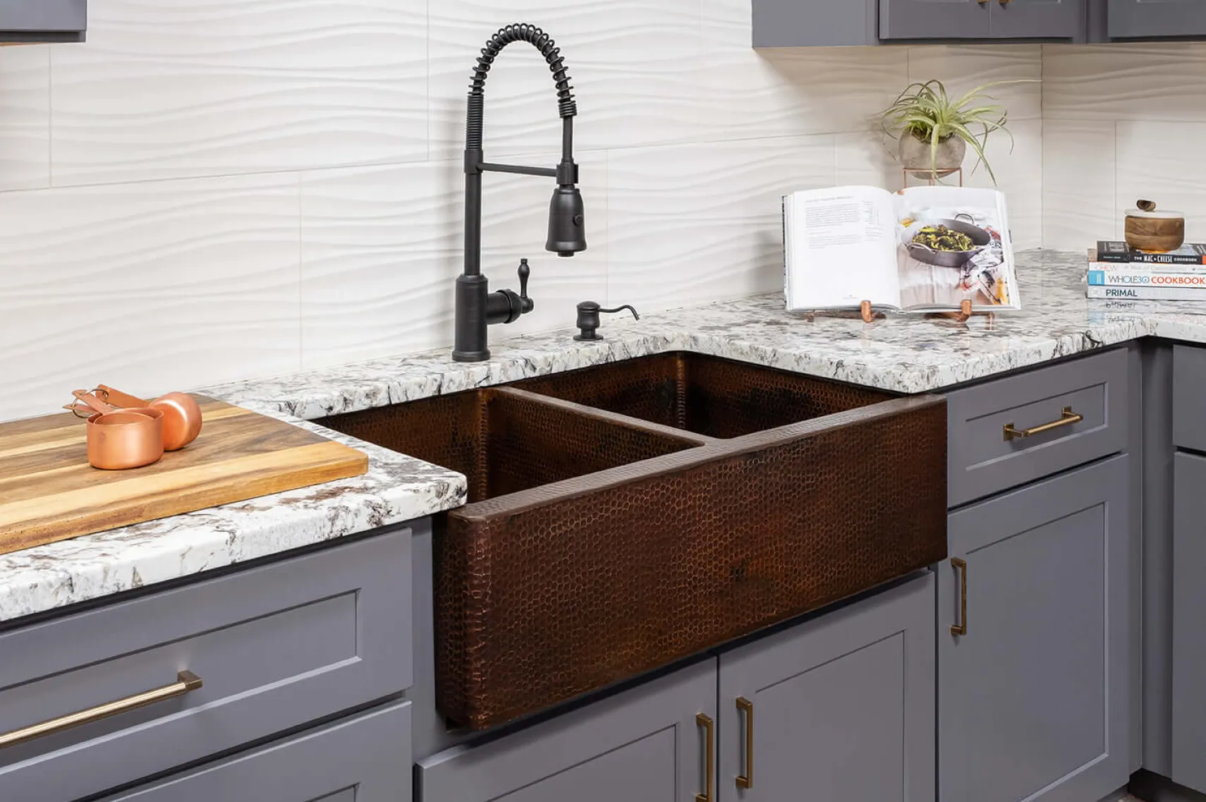 Premier Copper Products 33" Hammered Copper Kitchen Apron 50/50 Double Basin Farmhouse Sink with Matching Drains, and Accessories, Oil Rubbed Bronze, KSP3_KA50DB33229