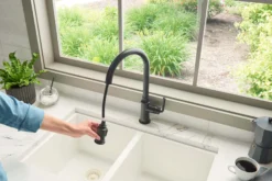 Ruvati Simoni Pull Down Gooseneck Kitchen Faucet, Matte Black, Single Lever, RVF1234MB