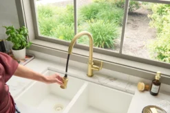 Ruvati Simoni Pull Down Kitchen Faucet, Brushed Gold, Single Lever, RVF1234SG